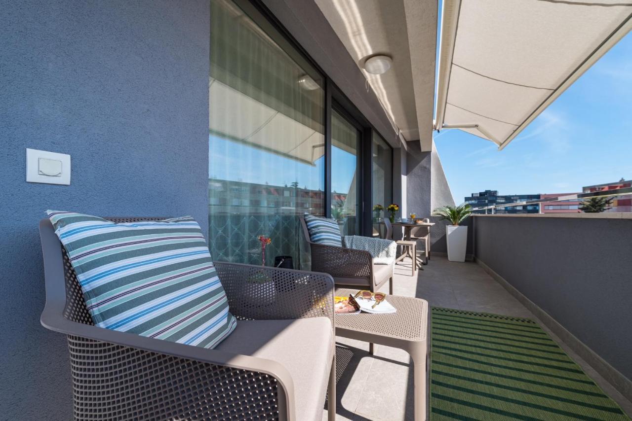 D-Apartment - With Garage And Balcony Zadar Exterior photo