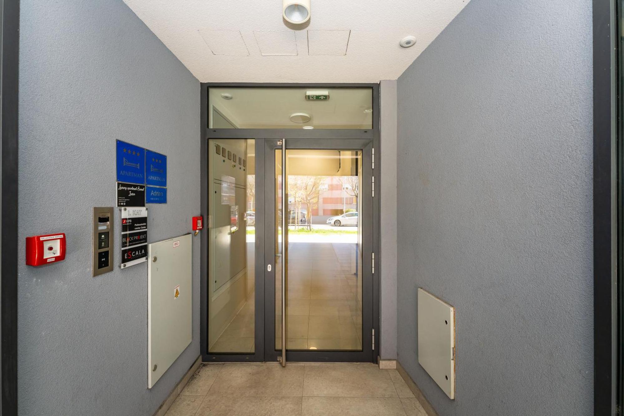 D-Apartment - With Garage And Balcony Zadar Exterior photo